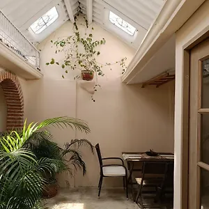 Great Location ! 4 Bedroom In The Heart Of Colombia